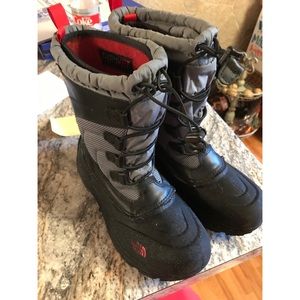 Boys north face boots. Brand new